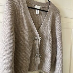 🎀✨Sweater With Crystal Bows